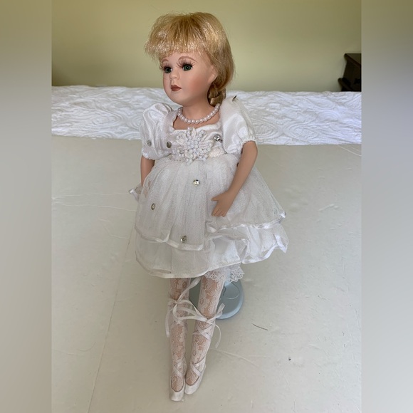 Collectible 16” porcelain doll ballerina blond ballet dancer white tutus point - Picture 2 of 10